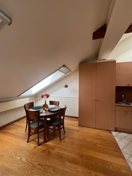 Old Town Apartment With Free Parking Vilnius Exterior photo